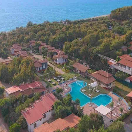 With Shared Swimming Pool Near The Sea * Nicotera