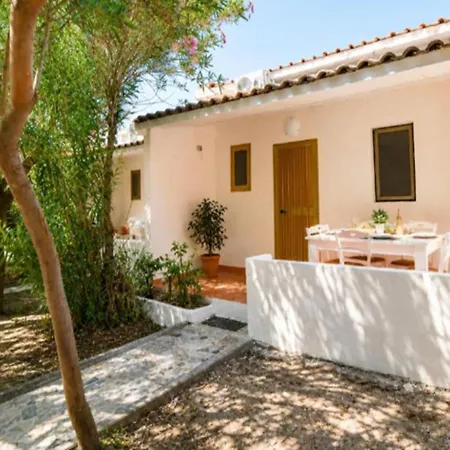 With Shared Swimming Pool Near The Sea * Nicotera
