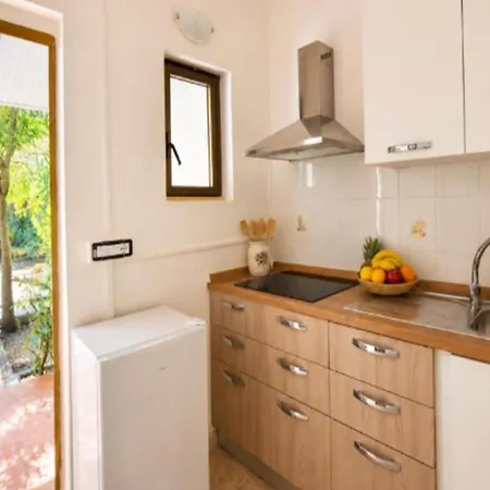 With Shared Swimming Pool Near The Sea Apartamento