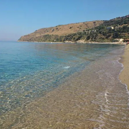 Apartamento With Shared Swimming Pool Near The Sea *
