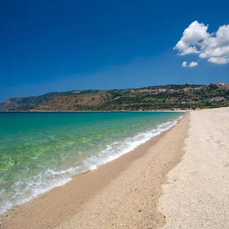 With Shared Swimming Pool Near The Sea Apartamento *